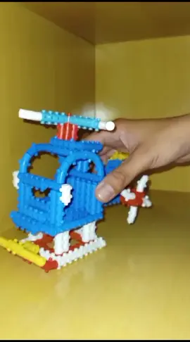 Quem quer uma carona haha? helicóptero feito com pinos mágicos  #pinosmagicos#pinos#magicos#elka#kids#crianca#diversao 