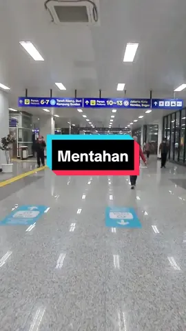 Masih di manggarai 🚃 #mentahan #videomentahan #mentahanvideo #stasiunmanggarai #manggarai #krlcommuterline 
