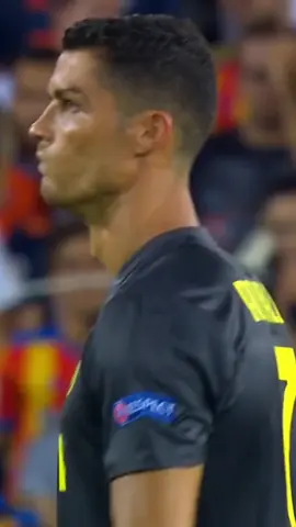 بكاء رونالدو بعد اول نصف ساعة في اول مباراة له في دوري الابطال مع اليوفي 🐐💔 #cristianoronaldo #cr7 #🐐🇵🇹 
