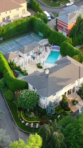Back to New York City’s outermost Borough of Staten Island. Here is a rundown of the most opulent estates and mansions.  Unlike places in New Jersey, which tend to be considerably sprawling, I think you’ll find some of the more picturesque neighborhoods in New York City in Staten Island, like Grymes Hill, Todt Hill, and  Emerson Hill. These homes mostly sit on the hillsides close in proximity to Manhattan giving stunning vistas. However, along the Raritan Bay, Tottenville, Southeast Annadale and even Eltingville have emerged in the last two decades as some of the most premium luxury locations in all New York. #newyorkcity #mansions #statenisland #luxuryhomes @Prodigy Real Estate 