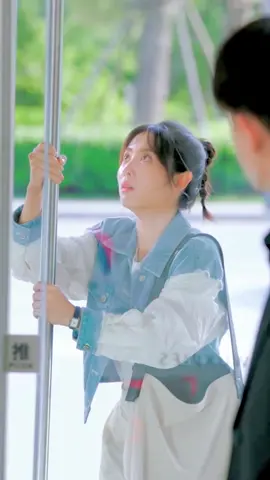 Oops, the door's broken.😂🙊❤#misscrowwithmrlizard #renjialun #xingfei #任嘉伦 #邢菲 #linyi#xulu #phimbo #phimtrungquoc #cdrama #chinesedrama #foryou #xiaozhan #luoyunxi