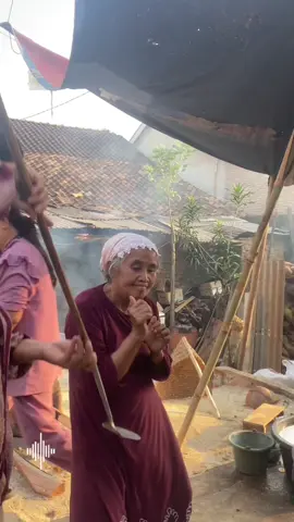 Part 2, pengobat lelah ketika rewang, kita pangkikan dulu yaa 😍 darimana kalian#lampungviral #lampungtimur #lampungnggeh #lampunghits #remixlampung 