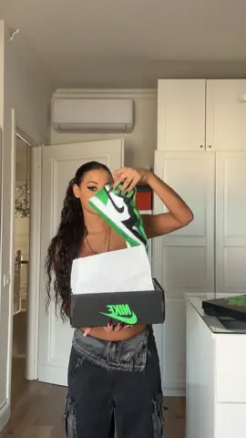 Nike air jordan unboxing  @plugsneakrs #jordan #nikejordan #unboxing #sneakers #fyp #mostviralvideo #haultok #fashiontok #sneakersaddict 