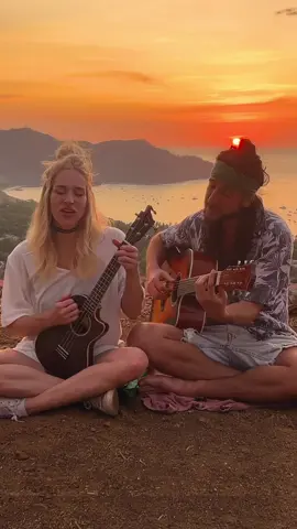 Harmonizing under the Costa Rican sun 🌅🎶 Drop a 😍 in the comments for that sunset!! #walkofftheearth #musictok #fyp