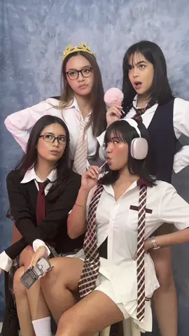 Hottest Poser Girl University girl gang 😍 #yearbook #jakartaphotobooth @lesyeuxdelene @nadja nameera @amanda ⭑ @dopjla 