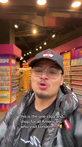To all my Americans 🇺🇸 who are currently in England and looking for some candies from back home! I found out that central london has LOADS OF PLACES for you lol but they are hella over priced (just saying) anyways i hope yall enjoyed this video ♥️✅ #london #latinos #latinostiktok #latinosenusa #usa #tourist #usa_tiktok #candy #american #sweets 