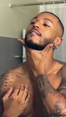 I love sharing high-quality products with you. I've always been honest and direct with you, which is why you don't see me using a thousand different products. I've been using @islandsecret.ch for a few weeks, so I can confidently say that these magical products are excellent and  they are 100% natural..! (Swiss made🇨🇭 ) Take advantage of the opportunity to try them; they're offering a 10% discount on their website for the next 48 hours. My gift for you today. Love you all!