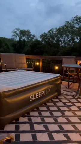 Portable and super fast to inflate, the Sleeplux Queen Air Mattress is perfect for relaxing whenever and wherever you want! 😍💤 Shop now at @Amazon