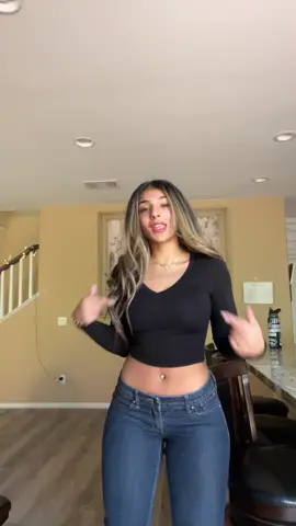 I wish i got ten of these basic long sleeves 😭😭