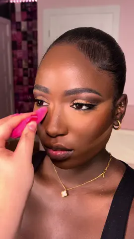 How gorgeous is she 😍🤌🏼✨ #montrealmakeupartist #embracebeautymtl #makeuprocess  #makeuptutorial #model #cutcrease #darkskinmakeup 