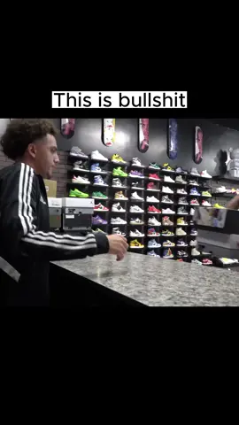 This is bullshit #foryou  #sneakers  #sneakerheads  #trending  #ramitheicon  #viralvideo  #yeezy  #jordan  #nike  #fypシ゚viral