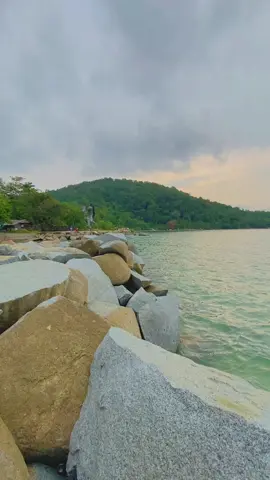 Pulau simping (pulau terkecil di dunia) #fyp #fypシ #viral #fyptiktok #video #pantai #pulau #pulauterkecildidunia #pulausimping #sunset #beach 