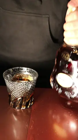 Diamond ice carving and Hennessy XO by Japanese bartender🥃🧊 今晩は！ ご視聴ありがとうございます🤵‍♂️ 【SNS総フォロワー数68万人突破致しました。】 http://shinjukuwhiskysalon.tokyo 【プロフィール・略歴】 2014年 BAR LIVETを開店 2015年 ウイスキー検定 2級 3級 全国1位を達成 2015年 長和町ブラインドティスティング大会優勝 2016年 長和町ブラインドティスティング大会優勝 2016年 ウイスキー検定 1級 全国1位を達成 2016年 ザ・グレンリベットベストアンバサダーとしてスコットランドにて受賞 2017年 雑誌ウイスキーガロアのテイスター就任 2019年 マスターオブウイスキーを史上最年少で取得  2019年 新宿ウヰスキーサロンを開店 2019年東京ウイスキー&スピリッツコンペティション審査員に就任 2019年 自身が選んだウイスキー (グレンファークラス ブラックジョージ)が 東京ウイスキー&スピリッツコンペティション にてベスト・オブ・ザ・ベストを獲得。世界1位に🏆 2021年ウイスキー検索アプリレコメンターのテイスターに就任 2021年ボトラーズブランドDRAMLAD エグゼクティブテイスターに就任 2021年 CTスピリッツジャパンカクテルチャレンジ2021グレングラント部門でカクテル日本チャンピオンに🏆 2022年 咲グラス事業開始 2022年聖闘士星矢星矢ゴールド聖闘士シリーズを監修 2023年　新宿ウイスキーサロンが世界11都市で行われた「The Bar World of Tomorrow」を受賞。 タイムアウト東京より東京で最も先進的なBARに認定 2023年Hennessy My Way Global Cocktail Competition World Best 10 （ヘネシーマイウェイグローバルカクテルコンペティションにて世界トップ10のバーテンダーに選出） 2023年現在SNSトータルフォロワー数68万人オーバー 【メディア】 BSフジのウイスキペディアにも出演中。 https://youtu.be/cE1M-O4eFtE 雑誌ウイスキーガロアテイスター https://scotchclub.org/whiskygalore/ タイムアウト東京 東京のサステナブルで先進的なバーを決めるアワード、受賞店が決定 #hennessy #hennessymyway #cocktail #drinks #kazunoriShizuya #shinjukuwhiskysalon #barlivet   #asmr #icecarving #hennessyxo #bartender