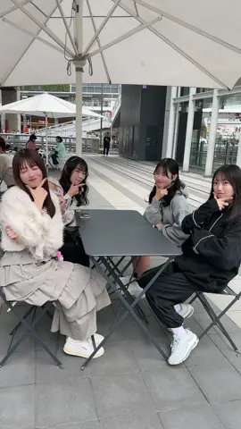 渋谷で話してた女の子たちに #めっちゃちっちゃらぶ を流してみたら、、 #ぴるあぽ #peeltheapple 
