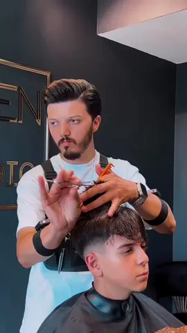 Malabarista da tesoura ✂️💈🔥😂 #barbearia #memes #barber #minoxidil #barba #corte #tiktok #cliente #tiktok #intagram #tesoura #corte #cut #hairstyle 