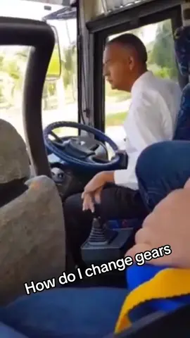 How do I change gears #gear #bus #greenlandhome #accurate 