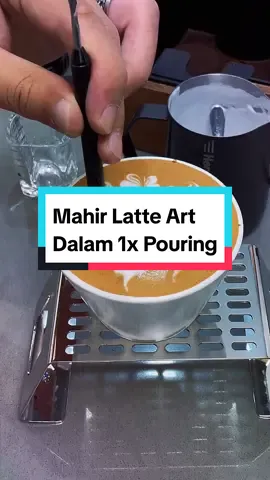 Kalo Belajar Bikin Latte Art, Tp Gagal Terus, sementara Kl kerja dituntut bisa Bikin Latte Art. Saranku, Pake Pattern ini aja. Gampang & Keliat Mahir. . Padahal Pemula 😅 . Tapi kl Mau belajar jadi Barista Profesional bisa Klik KursusBaristaEqiyu.com Ada kelas Barista di Malang & Jogja. . #KursusBarista #BelajarBarista #SekolahBarista #Barista #Coffee #Kopi #LatteArt #Business #KonsultanBisnis #KonsultanCafe #fyp #minumanhits #minumanviral #eqiyuindonesia #farizchamim #bekasbarudotcom #mbowis 