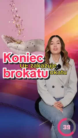 UE zakazuje sprzedaży brokatu od 15 października.  Unia Europejska stara się walczyć o klimat, dlatego wkrótce wejdzie zakaz sprzedaży  sypkiego brokatu, mikrogranulek w kosmetykach, pilingach lub pastach do zębów, a nawet tych znajdujących się w sprzętach sportowych aby w jakiejś części wyeliminować mikroplastik z obiegu. W trakcie zużywania produktów zawierających mikroplastik cząsteczki spłukiwane trafiają do zbiorników wodnych.  Te substancje gromadzą się później w organizmach zwierząt, w tym ryb i skorupiaków, które następnie spożywane są przez ludzi. Według naukowców człowiek może zjadać nieświadomie nawet 5 gramów mikroplastiku tygodniowo. W ramach strategii Europejskiego Zielonego Ładu Komisja postawiła sobie za zadanie ograniczenie do 2030 r. zanieczyszczenia środowiska mikroplastikiem o 30 proc. #newsnadziś #newsnadzis 