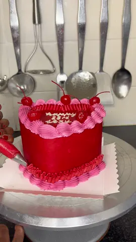 Decorating a 5” heart cake! ❤️ . . . #cake #caketok #tutorial #cakedecorating #cakedecorator #cakedesign #kutiwacakes #manchestercakes #capcut #fyp #heartcake #vintageheartcake #vintagecake #piping #pipingvideo #cakevideo 