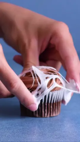 If I was a bug, I wouldn't mind getting stuck in this marshmallow web 🕷️🕸️🧁 #blossom #marshmallow #web #cupcake #spookycupcake #halloweencupcake #halloween #halloweenparty #spiderweb