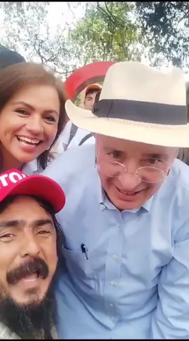 Alvaro uribe gomez vino a felicitarme por mi nuevo exito 🇨🇴 #alvarouribevelez #uribe ##uribistas #petro #petristas @Álvaro Uribe Vélez  #querubinrebelde 