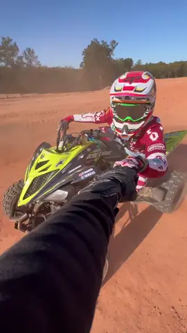 FIST BUMP 👊🏻 