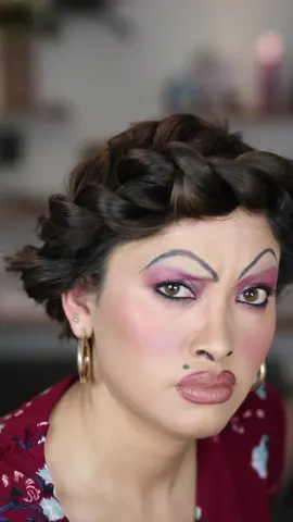 Una idea de disfraz super sexy y facil de hacer, Doris, la hermanastra más fea en Shrek. Super facil de hacer 🥰 #shrek #doris #halloweencostume #enelmundodelaschicashallowen 