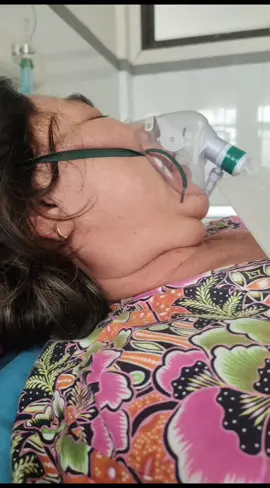 Pas jagain Mamah Merrtua di opname, tiba-tiba mengalami penurunan kesadaran, dalam hati pengen jerit nangis sekencangnya tapi di paksa kuat dan tegar, Alhamdulillah mamah sudah melewati masa kritisnya. semangat sembuh dan sehat kembali Mah. 