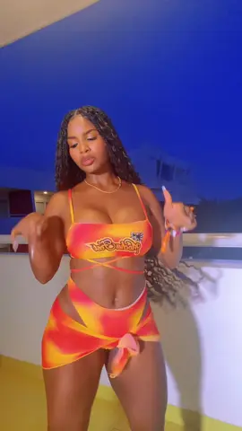 Chulo ❤️ #chulo #youngmiko #badgyal #latina #medellín #medellingirl #pravoce #parati #blackwoman #fyp #dance #viral #colombia #chulochallenge #dancechallenge @baby miko 