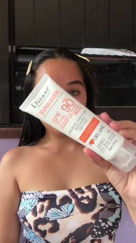 TRY OUT THIS SPF90PA+++ SUNSCREEN FROM Disaar Beauty Skincare 💓🥰  Check this out in my yellow basket💓🥰 #DisaarSuncreen #disaarbeautyskincare #Makethisviraltiktok #tiktokviral #foryoupage #fyp #viralvideo #sunscreenreview 