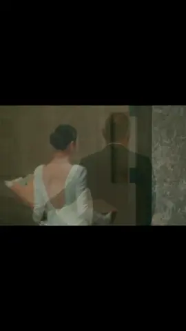 Diệp Cẩn Ngôn từ chối tình cảm của Tỏa Tỏa, bao biện rằng đó là tình thân. Nhưng ngày cô cưới lại khóc không thành tiếng. Người sống quá lý trí đôi khi lại làm khổ mình, khổ người 😊 #ngheni #phimhay #luukimtuenguyet 