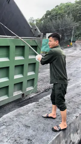 @Duy Chiến  ông anh chịu khó chòi ben😅😅😅