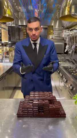 Avete mai provato gli spaghetti al cioccolato? Oggi nasce “come una Cheesecake”👌 #innovative #giuseppescicchitano  #restaurant #ristorantedipesce #napoli 