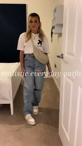 simple, easy, realistic outfit for everyday wear 🫶🏼❤️‍🔥⚡️you know on those days you dont know what to wear?? jeans n an oversized t shirt can never go wrong ✌🏼 #OOTD #ootdideas #ootdinspos #easyoutfitidea #simpleoutfitinspo #realisticoutfitideas 
