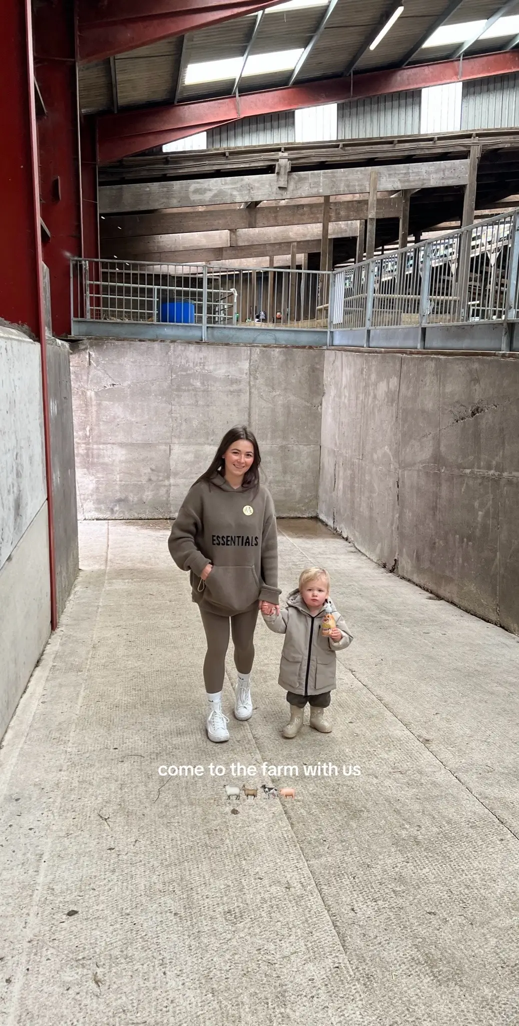 Trying to decide if I prefer taking photos or videos for DITL content… maybe photos 📸 We had the cutest day at the farm 🧑‍🌾 #spendadaywithus #daywithtoddler #lifewithtoddler #mumlife #trendingvideo #thingstodoinmanchester #toddlerdaysoutuk #toddlerdaysout #MomsofTikTok #toddleroutfits #zarakids #mumsoftiktok #zaratoddlerboy #neutraltoddlerstyle #videotrend 