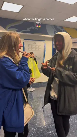 the girls that get it, get it  #justagirl #lipgloss #lips #bff 