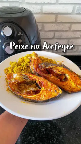 Peixe gostoso e crocante sem aquele oleo todo… #peixenaairfryer #donasdecasa #receitasimples 