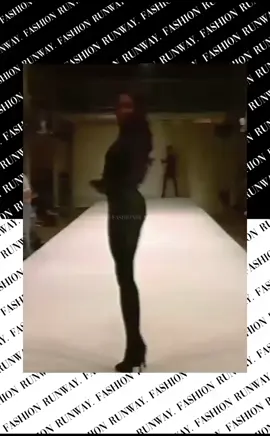 Same vibes, same synchronized ✨ .   #yasmeen #naomicampbell #giselebundchen #supermodels #ubermodel #phonk #music #viral #parati #Runway #catwalk #90s