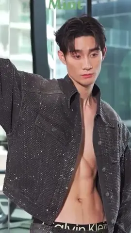 ✨ #ฟอสจิรัชพงศ์ โชว์ความฟิต กล้ามท้องคือดีมาก ขอบคุณ Mint ที่ให้เราได้รับชมกัน #MintSixPack 💚 #MintVol18  #ForceXMintSixPack  #MintSixPack  #fforce_ #MintMagTH #forcejiratchapong 