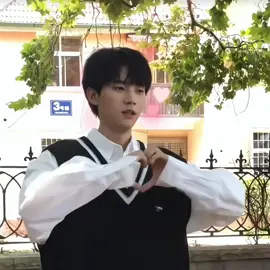 he's so boyfriend coded! 😭 #zhouyiran #chineseactor #chinadrama #chinesedrama 
