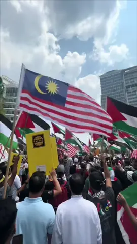 Malaysia🇲🇾 stands in solidarity with the people of Palestine🇵🇸🤍. #fyp #foryourpage #malaysia #palestine #standwithpalestine #savepalestine #palestinewillbefree #malaysiapalestine #asean 