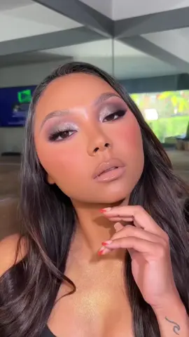 #makeu919 #makeup919 #makeuptiktok #glammakeuptutorial #makeupartist #makeuplook #glitter #lipstick #beauty #makeup jordanamakeupartist(IG)