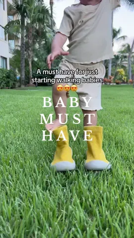 These sock shoes are the best find💛 #babysockshoes #babyshoes #babyfirstshoes #babyfirststeps #babywalkingfirsttime #babywalking #tinyexplorings 