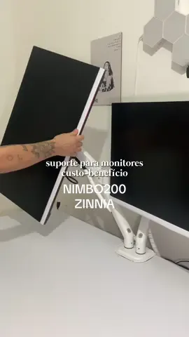 video rápido sobre o suporte para 2 monitores custo-benefício NIMBO200 Zinnia | @Pichau! qualidade 10/10!  tambem tem na cor preta e tb pra 1 monitor só. vale muito a pena.  obrigada Pichau 🤍  . #pichau #suporteparamonitor #braçoarticuladobarato #fy #fyp #braçoarticulado #setup #setupbranco #techtokbrazil #monitorgamer #setuporganization 