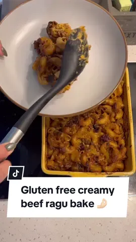Gluten Free creamy sun dried tomato beef ragu bake - that name might be a mouthful but so is this dish 😮‍💨 Lots of requests for this recipe after I posted it Friday night and in truth I made it up as I went along with what I had in the fridge (something I tend to do a lot) but I have re made it to show you what I did. Save it for some easy dinner inspiration! Into a pan: Knob of butter  2 shallots Beef mince Fry together for around 5-7 mins then add: Sundried tomatoes  Tomato puree Beef stock pod/cube Oregano Basil Free-from pasta Water to the level of the contents Lid on and let it simmer for 10 mins, pasta should not be completely cooked yet Add: Scoop of cream cheese Small pot of single cream Italian hard Cheese Into the oven for 30 mins on 180 degrees Serve + enjoy with a glass of vino* *vino non essential but a great addition  #glutenfree #glutenfreerecipes #glutenfreeeats #midweekdinner