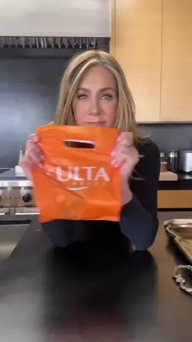 Have you patronize #lolavie yet ? If no, you should do that today im running a discount on each product you buy #jenniferaniston  #unitedstates  #Love 