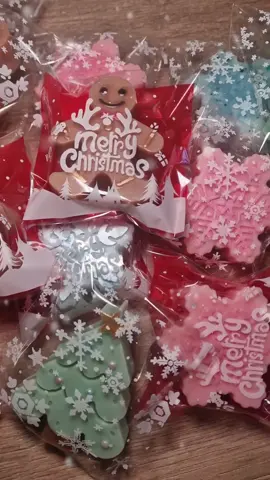 A very productive day of making Christmas wax melts, the perfect way to spend my Sunday🥰🎅 #waxmeltsuk #restockwaxmeltsuk #waxmelts #bestsellingwaxmelts #lushwaxmelts #christmaswaxmelts #christmaswaxmeltsuk 