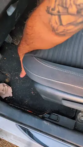 🎯 Défie du jour : 4h de nettoyage, une Toyota Yaris, un vent fou et un chemin poussiéreux ! 🚗🌪️ #bubbleauto #asmr #CleanTok 