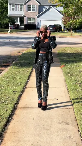 Always! #playwithfire #mrsmaximestyles #TikTokFashion #mirrorsuit #fyp #modelmom #showup 