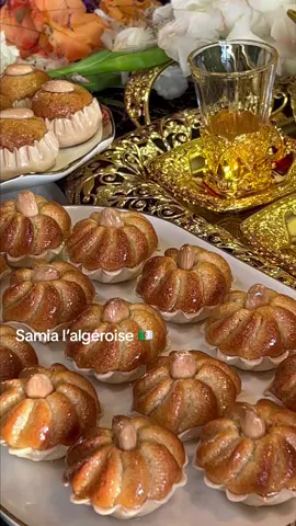 وصفة الدزيريات🇩🇿 الدزيريات عزاز على قلبي،أول ما تعلمت فالحلويات الجزائرية التقليدية ، واللي كانو السبب في بداية مشواري المهني♥️🇩🇿♥️..نظن كامل تعرفوا حكايتي معاها، وغيرتي البناءة اللي بيها كَوّنْت نفسي والحمد لله..واليوم راح نمدلكم وصفتي المعتمدة منذ سنين ومستحيل نبدلها..نااااجحة وماشي حلوة بزااف! العجينة: 250غ فرينة 62غ زبدة أو مارغارين قرصة ملح 2ملاعق صغار فانيليا بودرة صفار بيضة ماء زهر البرتقال لجمع العجينة. الحشو: 500غ لوز أبيض 230غ سكر ناعم رشة ملح 2ملاعق صغار فانيليا بشور 3/4 حبات ليمون 2حبات كاملين بيض لجمع الحشو ملعقة كبيرة ماء الزهر اذا حبيتوا(انا شخصيا معملتش، نحب فيها غير ذوق الليمون) ملاحظة: العسيلة بدون إضافات وماشي عاقدة بزاف وتكون دافية والدزيريات سخونين. نخلوها فالعسل حوالي 30د. الحشو نستعملوه مباشرة يعني ميحتاجش يرتاح. #حلويات_جزائرية #mariagealgerien #fyp #amande #fy #fypシ #الشعب_الصيني_ماله_حل😂😂 #algeria🇩🇿 #tiktoker #alger #sucre #trending #miele #gateau #حلويات_جزائرية #حلويات ##france🇫🇷 